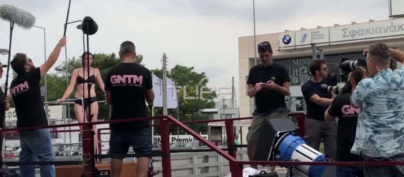 Κατήγγειλαν τα ημίγuμνα μοντέλα του GNTM - Τι συνέβη τελικά με την άδεια από την Τροχαία; (φωτο)